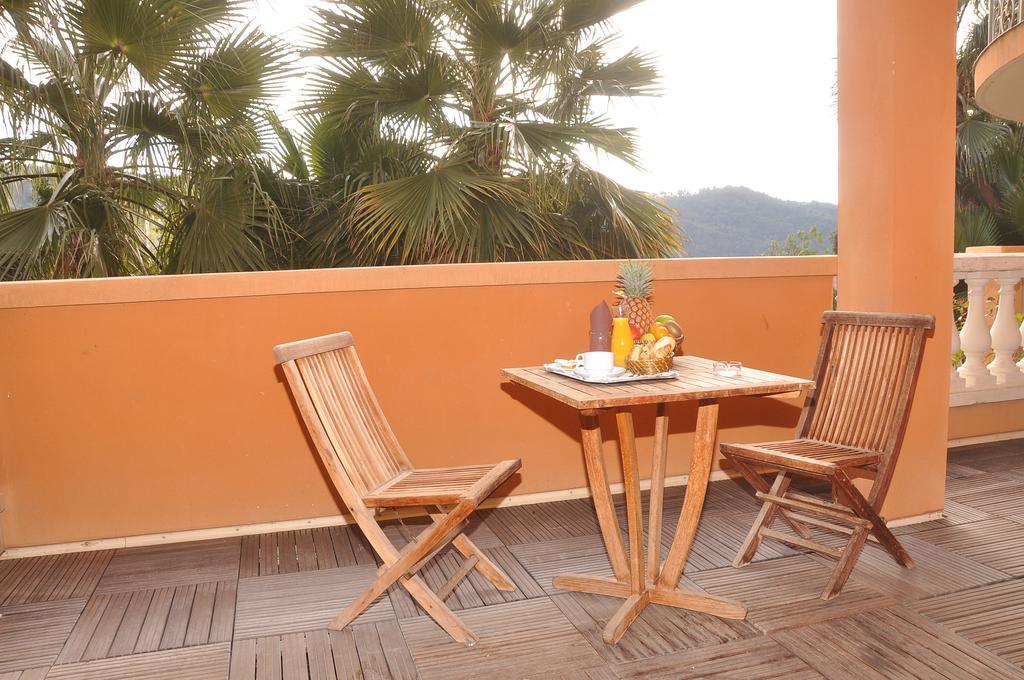 Appart Hotel Lou Castelet Carros Bagian luar foto