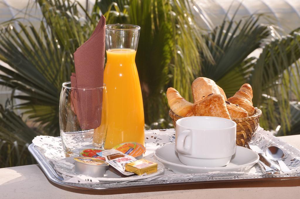 Appart Hotel Lou Castelet Carros Bagian luar foto