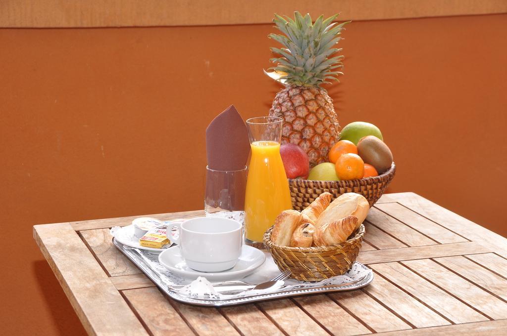Appart Hotel Lou Castelet Carros Bagian luar foto