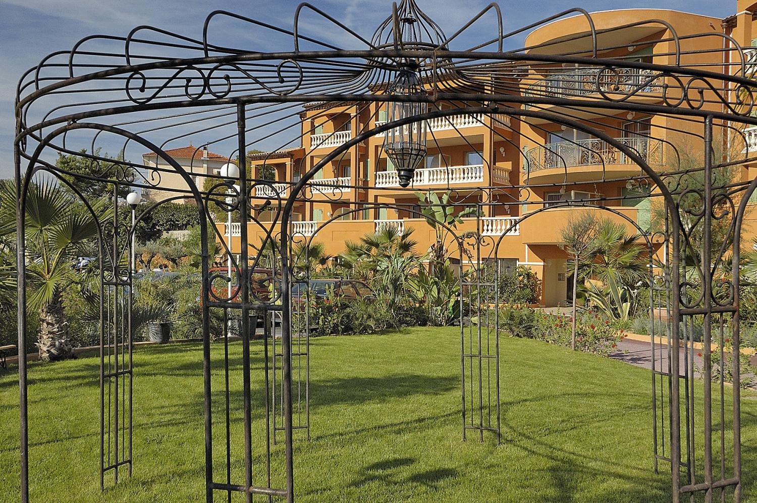 Appart Hotel Lou Castelet Carros Bagian luar foto