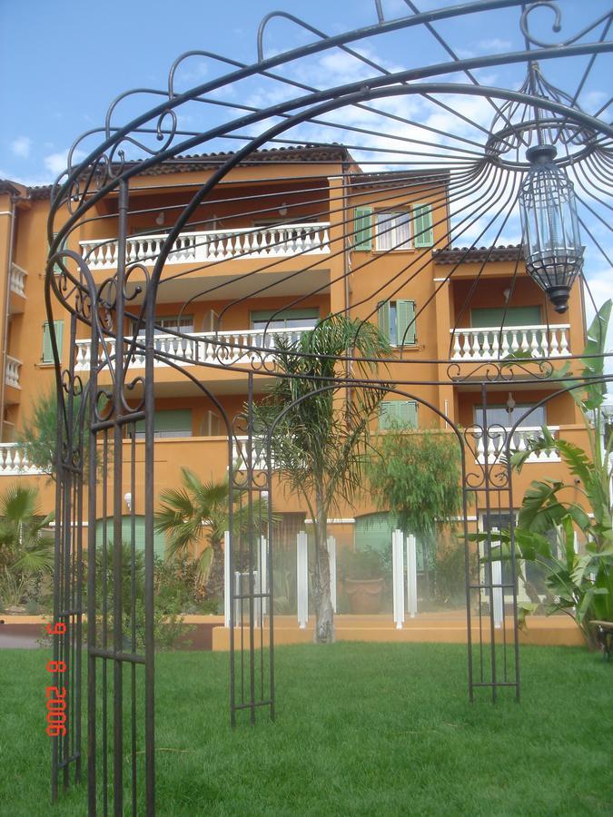 Appart Hotel Lou Castelet Carros Bagian luar foto