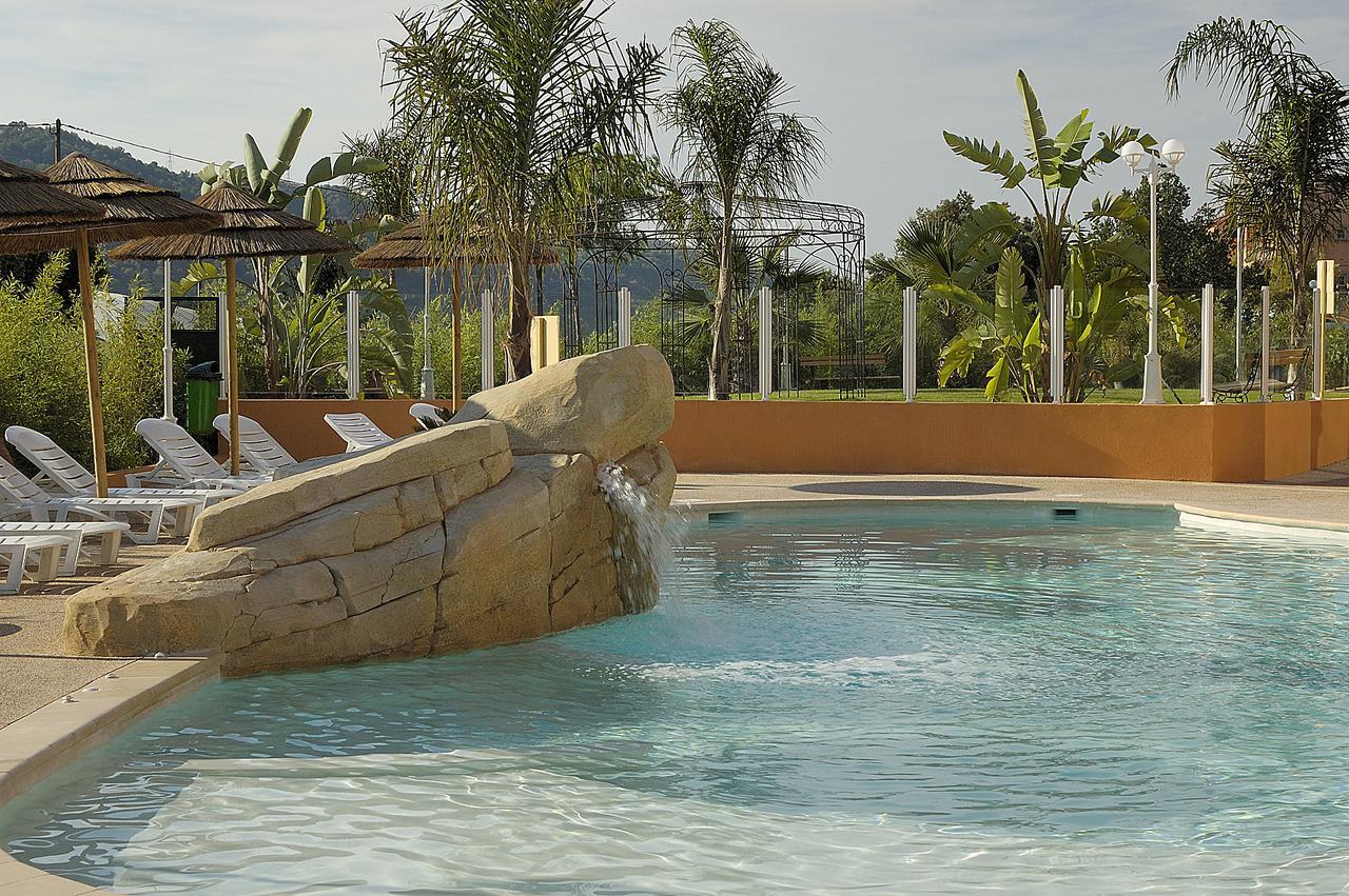 Appart Hotel Lou Castelet Carros Bagian luar foto