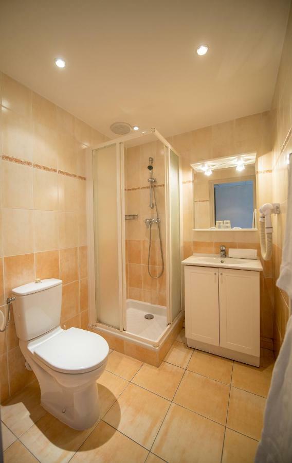 Appart Hotel Lou Castelet Carros Bagian luar foto